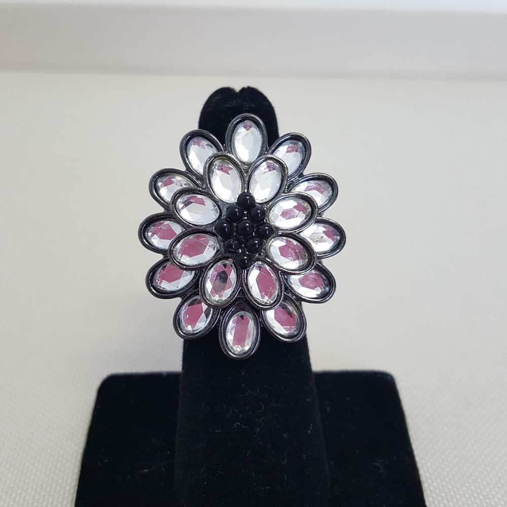 Ring - Picture 1 of 3